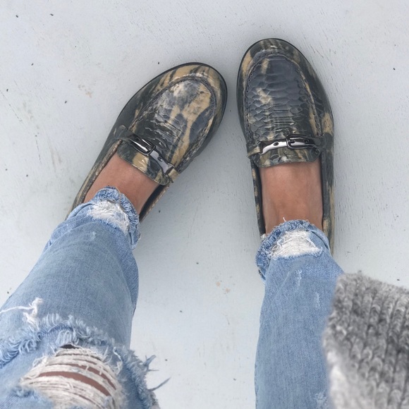 Snake Print Leather Loafers - Picture 4 of 8